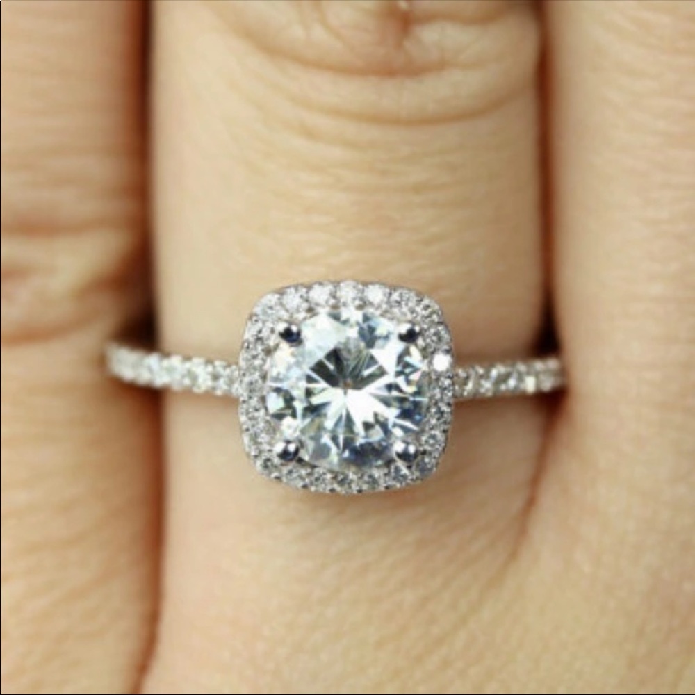 New Trendy Crystal Engagement Claws Design ring - Picture 3 of 5